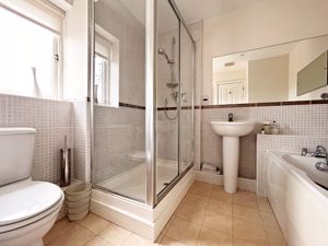 En-suite- click for photo gallery